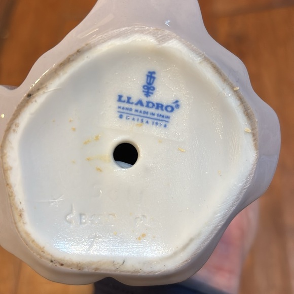 Lladro  BASHFUL GIRL WITH STRAW HAT Daisa 1978 Spain Porcelain Figurine - Picture 5 of 5